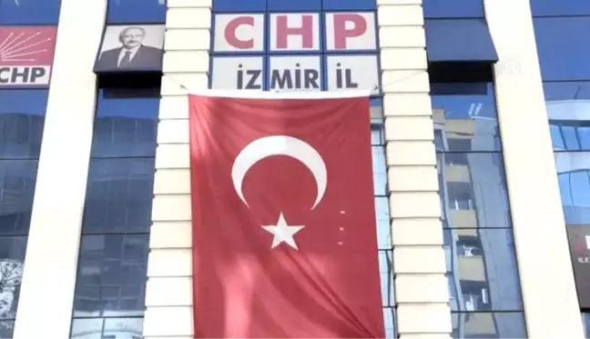 CHP'den FETÖ suçlamasıyla tutuklanan Urla Belediye Başkanı Oğuz'a destek