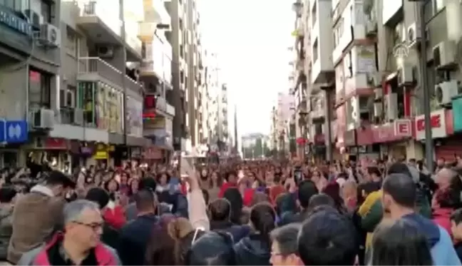 İzmir'deki kadına şiddet protestosunda provoke iddiasına 25 gözaltı