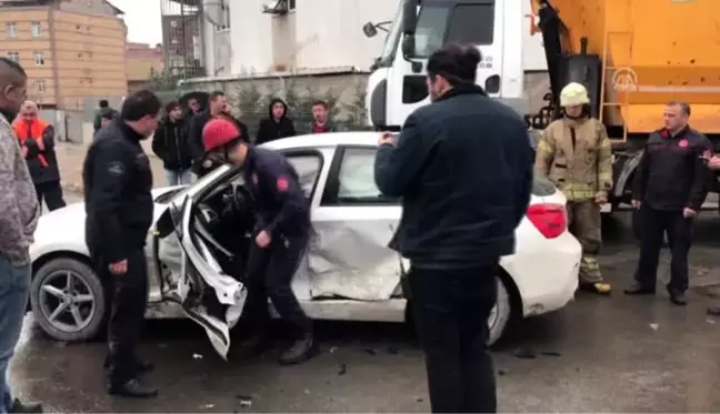 Pendik'teki trafik kazasında iki kişi yaralandı