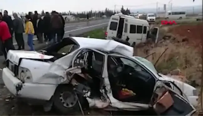 Şanlıurfa otomobil, yolcu minibüs ile çarpıştı 2 ölü, 12 yaralı