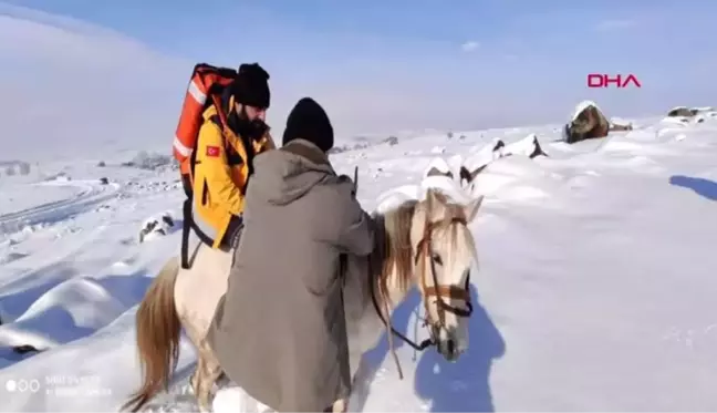 Erzurum sağlık ekibi, atla geldikleri köydeki hastayı kızakla götürdü