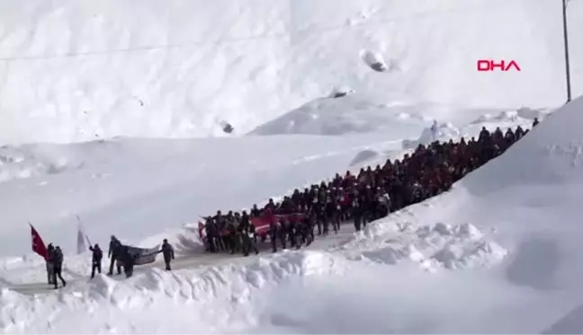 Hakkari'de, sarıkamış şehitleri için yürüyüş