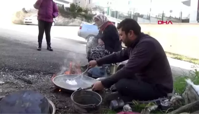 Sinop şehir şehir gezen çift, sokakta tezgah açıp kalaycılık yapıyor