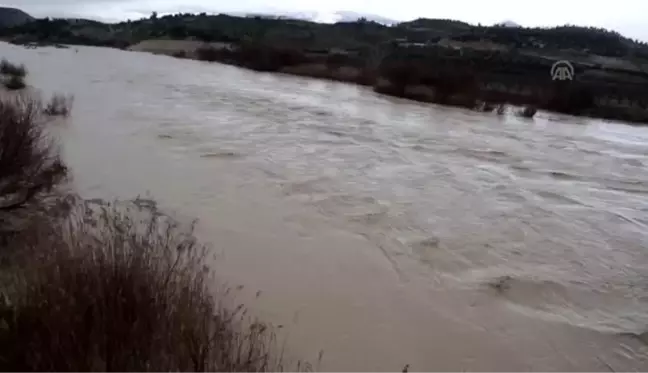 Mersin'de bahçeler yağmur sularının altında kaldı