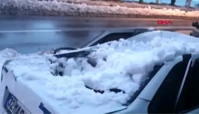 Isparta'da 5 otomobilde kar hasarı