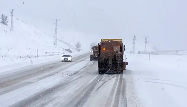 Erzincan'da 14 köy yolu ulaşıma kapandı