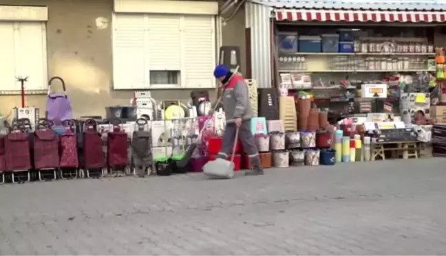 Temizlik işçisi bulduğu para dolu cüzdanı polise teslim etti