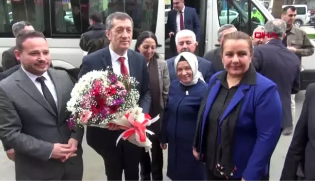 Hatay-bakan selçuk, yıkılma tehlikesi altındaki tarihi iskenderun lisesi'ni inceledi