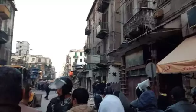 Mısır'da kafenin olduğu 3 katlı bina çöktü: 5 ölü