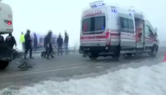 Isparta'da yolcu otobüsü devrildi: 29 yaralı (3)