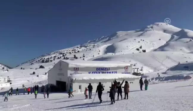 Denizli Kayak Merkezi'nde yarıyıl tatili yoğunluğu yaşanıyor