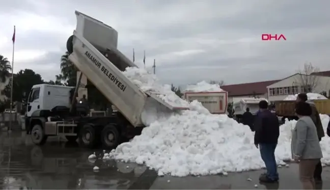 Mersin anamur'da çocuklara kar topu hediyesi