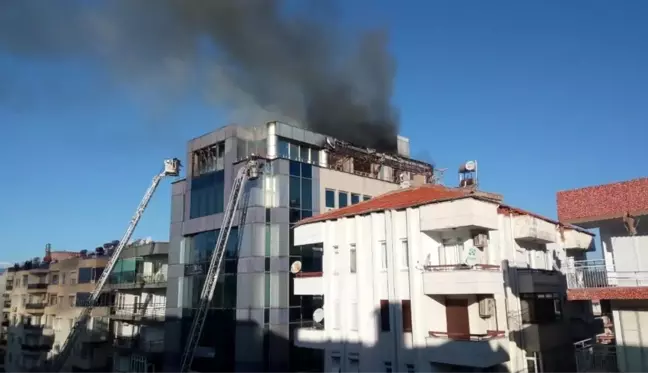 Antalya'da iş merkezinde korkutan yangın