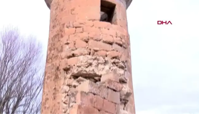 Kayseri yıkılan tarihi camiden geriye minaresi kaldı