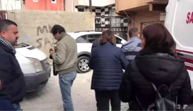 Adana'da 40 günlük bebek kundağına bırakılan notla bir evin önünde bulundu