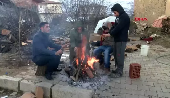 Malatya dilara deprem anını anlattı: çatıdan taşlar düşmeye başladı kafamıza