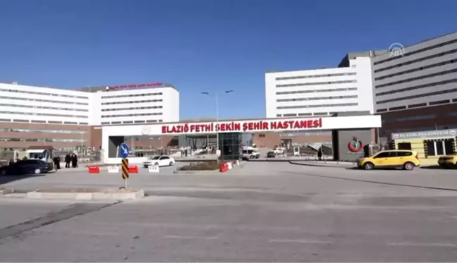 AFAD'ın kahramanları enkazdan çıkardıkları aileyi ziyaret etti