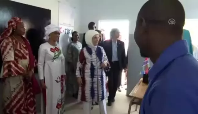 Emine Erdoğan, Gambiya'da cami ve okul açtı (2)