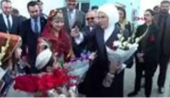 Emine erdoğan, pakistan'da maarif okulu'nu ziyaret etti-1