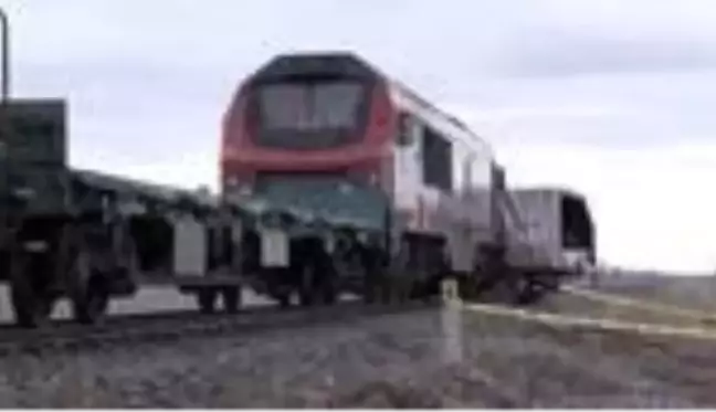 Hemzemin geçitten geçmeye çalışan kamyonete yük treni çarptı: 1 ölü