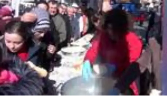 Kütahya simav'daki şölende 1 ton hamsi dağıtıldı