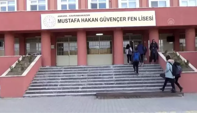 Harçlıklarıyla sokak hayvanlarına mama aldılar