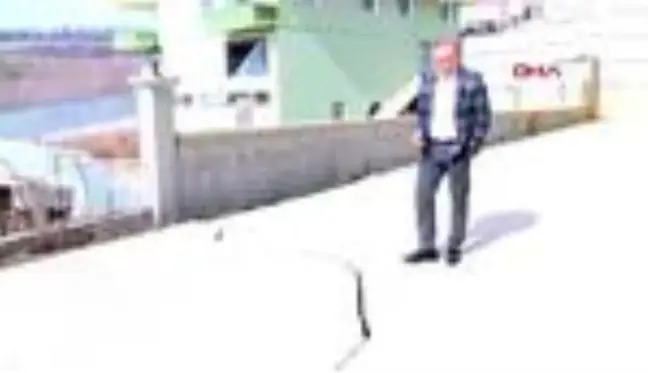 Samsun'da tahliye edilen 9 katlı bina 30 santimetre yan yatmış