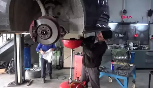 Düzce motor ustası araç parçalarından heykel yaptı
