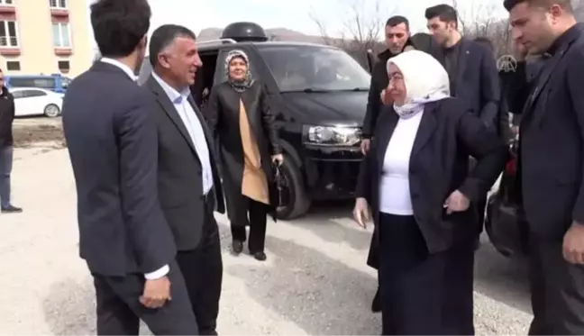 Semiha Yıldırım, depremzede aileleri ziyaret etti