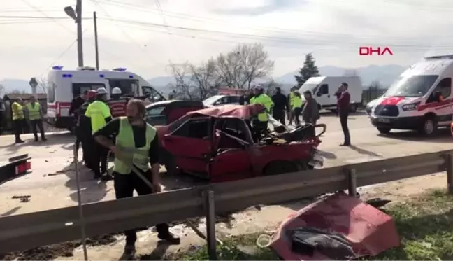 SAKARYA Önce temizlik aracına sonra otomobile çarptı 3 yaralı