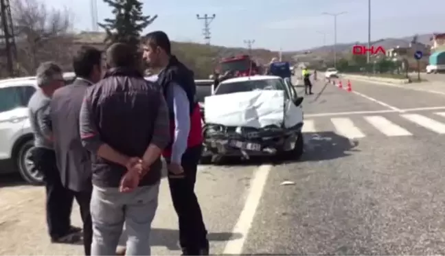 Adıyaman'da otomobiller çarpıştı: 3 yaralı