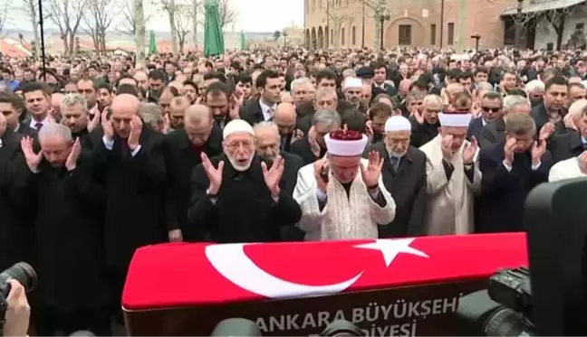 Cumhurbaşkanı Erdoğan, Şevket Kazan için kılınan cenaze namazına katıldı (3)