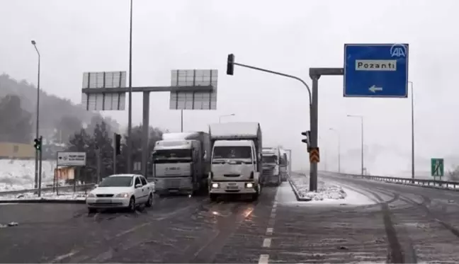 Adana-Ankara otoyolunda kar yağışı nedeniyle ulaşım aksıyor - ADANA