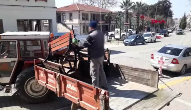 ÇANAKKALE Bayramiç'te belediye ekipleri bankları topladı