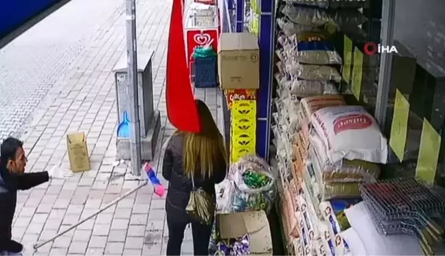 Eski erkek arkadaşına kızan genç kız, babasının marketini böyle kundakladı
