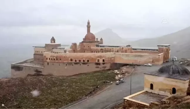 İshak Paşa Sarayı koronavirüs tedbirleri kapsamında ziyarete kapatıldı