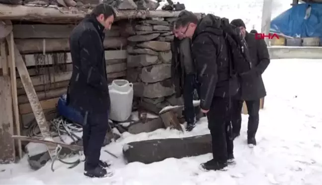 ERZURUM Taşbaba heykelini bulan baba-oğula teşekkür plaketi