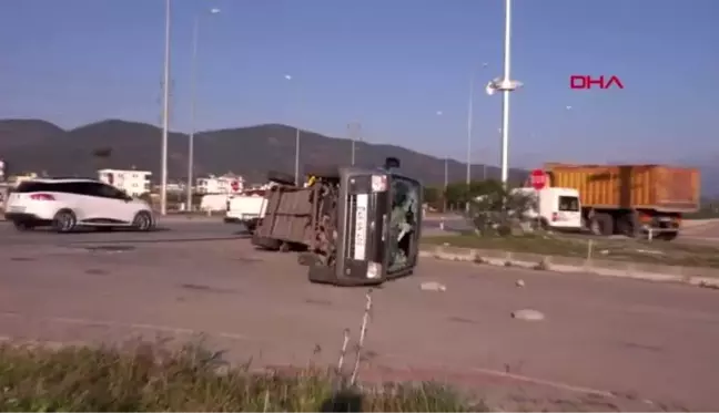 MUĞLA Kaza sonrası kovanlardan çıkan arılar ekiplere zor anlar yaşattı