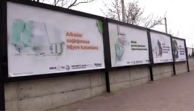 Sağlık çalışanlarına billboardlardan teşekkür