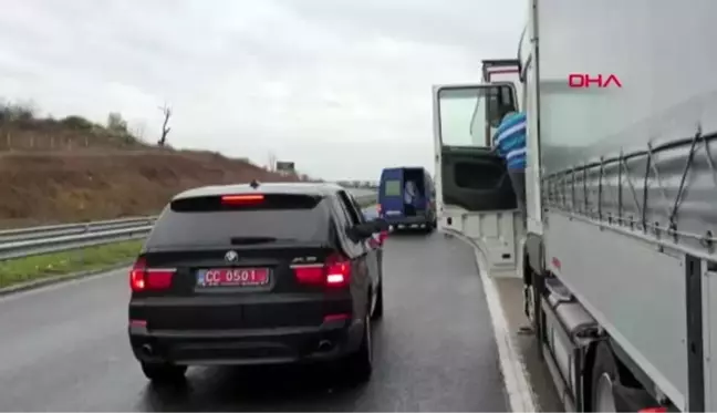 Kapıkule'de günlerce bekleyen TIR şoförlerinin yardımına Türk Elçiliği koştu