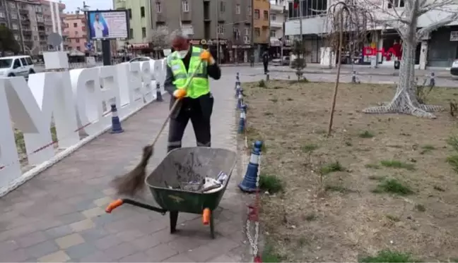 IĞDIR BELEDİYESİ YOLLARI SABUNLU SUYLA DEZENFEKTE EDİYOR