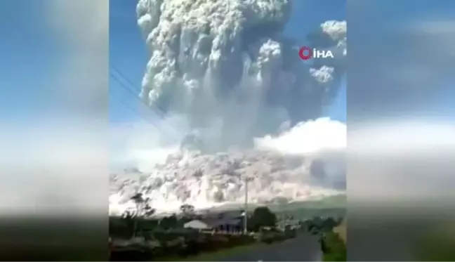 Endonezya'da Merapi Yanardağı'nda Patlama