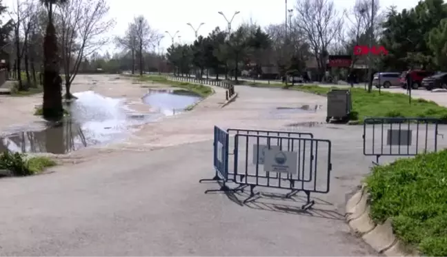 BÜYÜKÇEKMECE'DE BARİKATLARI KALDIRIP, SAHİLDE YÜRÜYÜŞ YAPTILAR