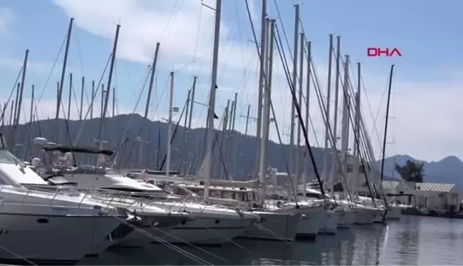 MUĞLA Marmaris'te deniz tutkunları yatlarında izole yaşam sürüyor