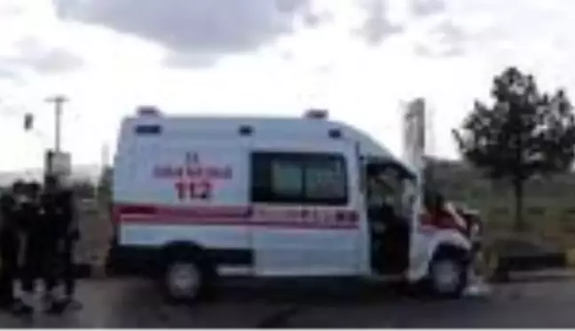 Ambulans ile otomobil çarpıştı: 2 yaralı