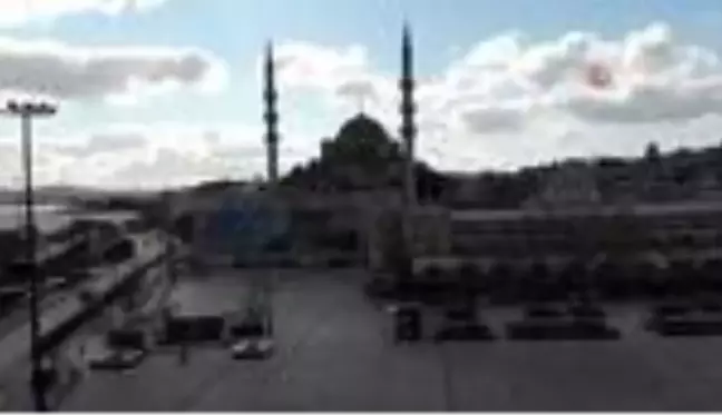 Eminönü Meydanı sessizliğe büründü