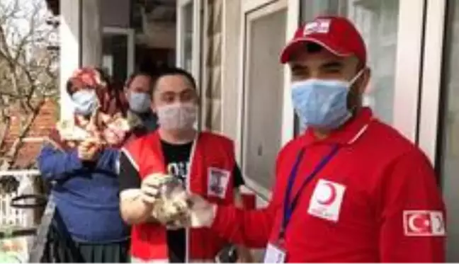 Down sendromlu genç kumbarasını Kızılay'a bağışladı