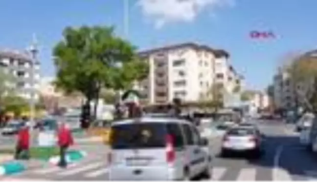Tekirdağ'da kısıtlamanın ardından banka ve PTT önlerinde yoğunluk