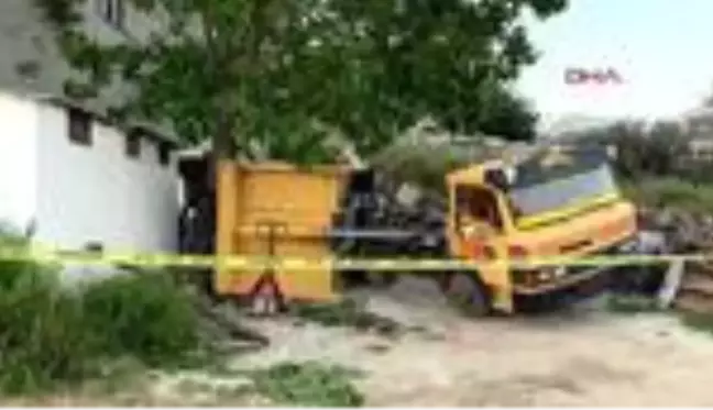 Kum boşaltırken yan yatan damperin altında kalan küçük Saydan, öldü