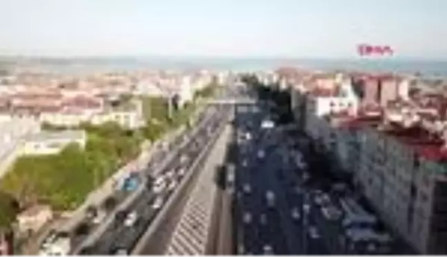 İSTANBUL'DA TRAFİKTE YOĞUNLUĞUN ZİRVE SAATİ 18.00